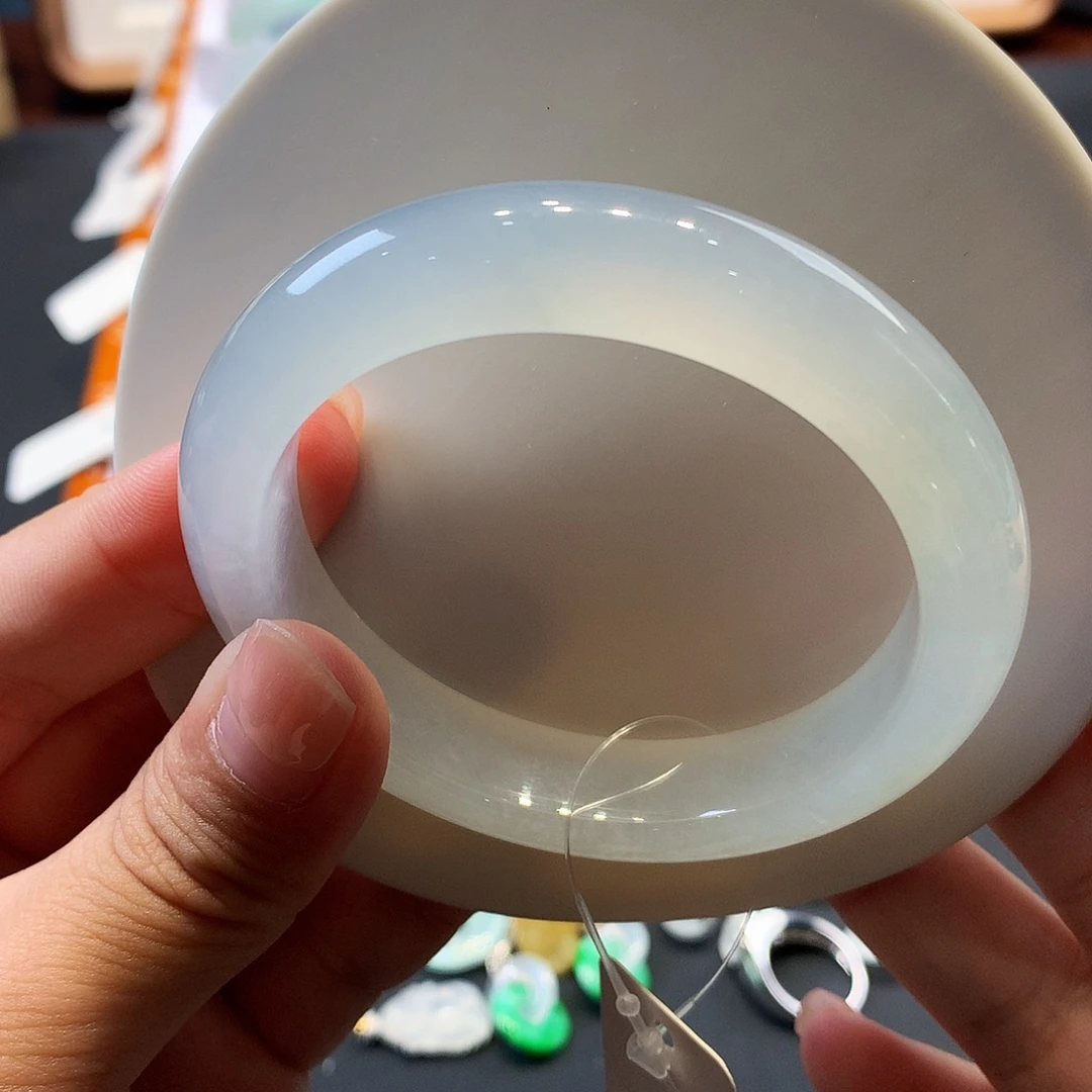 翡翠未镶嵌手镯冰胶起光淡晴底正圈