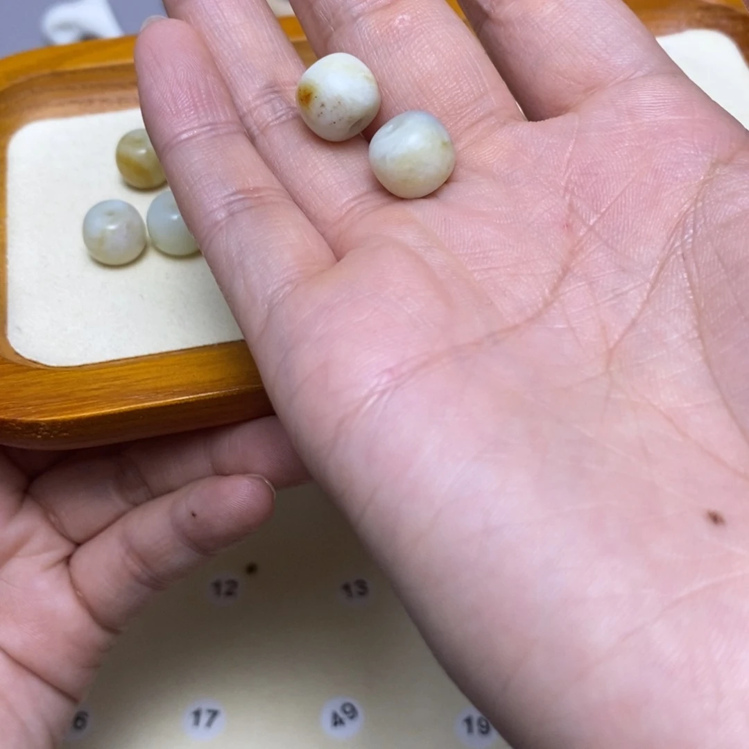 蛇纹石玉配饰合金吉**柳