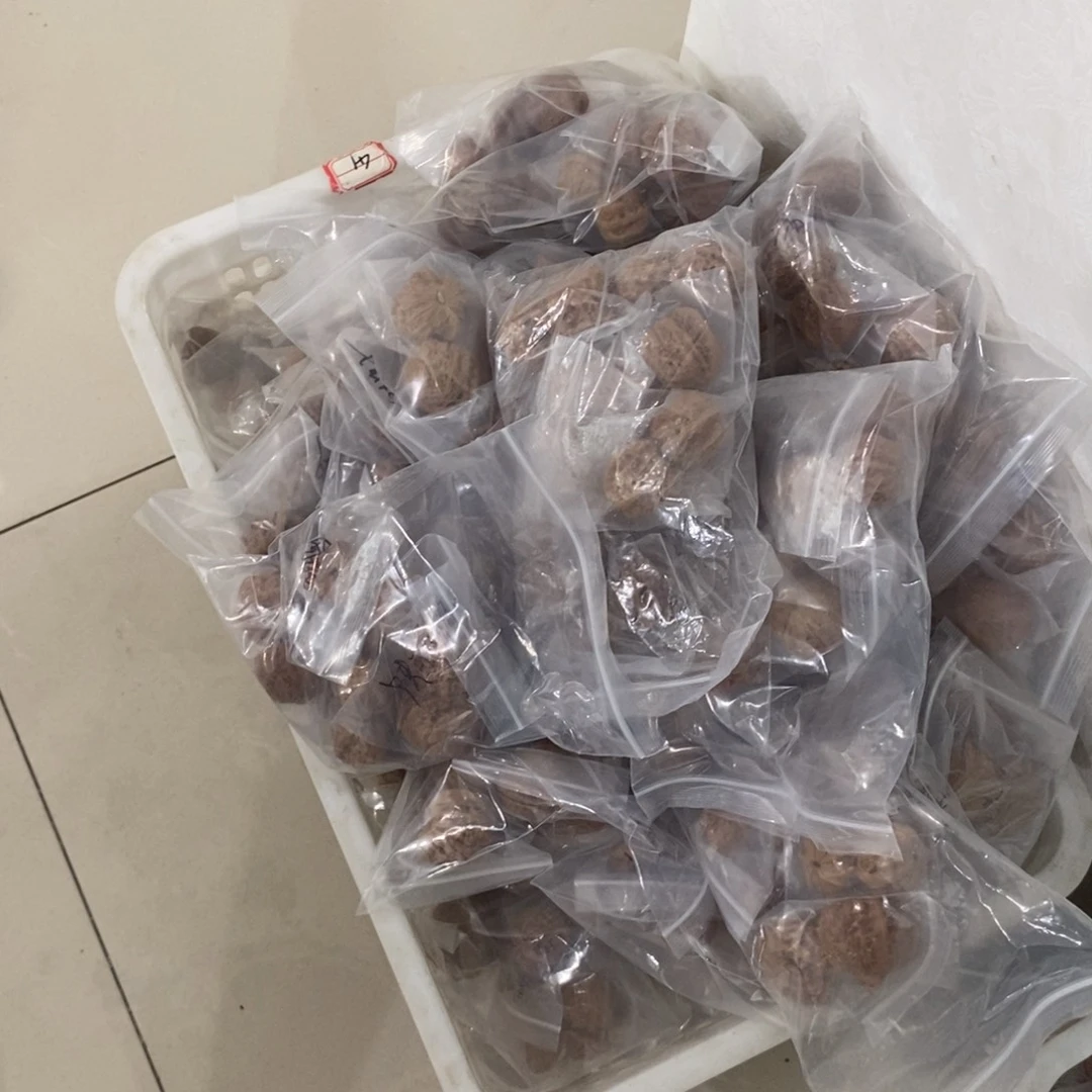 文玩核桃吊坠一单8对有瑕疵