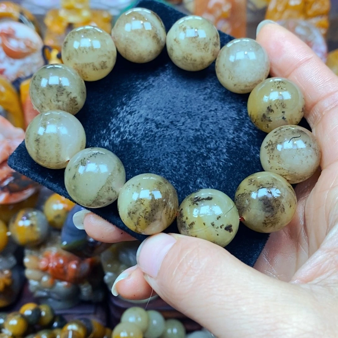 未镶嵌石英质玉（黄龙玉）颈饰