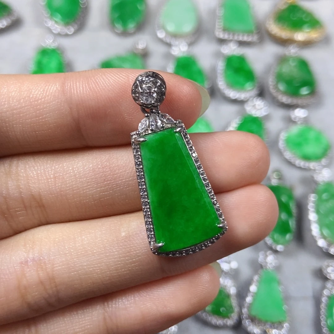 颈饰未镶嵌翡翠无事牌