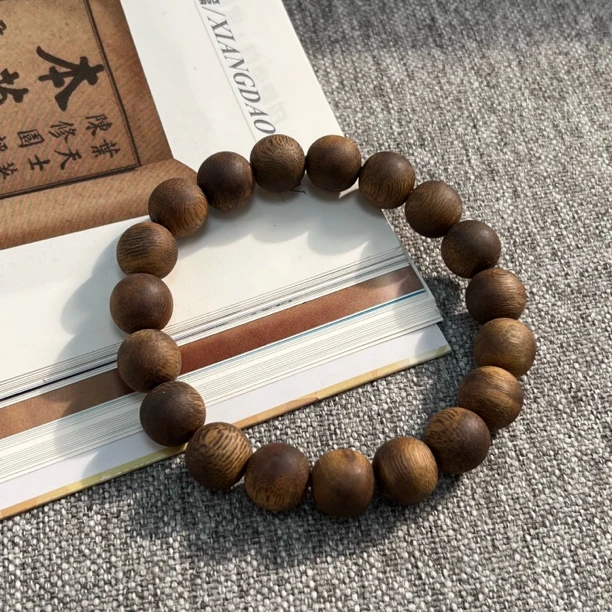 【电白沉香】A002奇楠圆珠单圈10mm沉水浮多样性发货一条