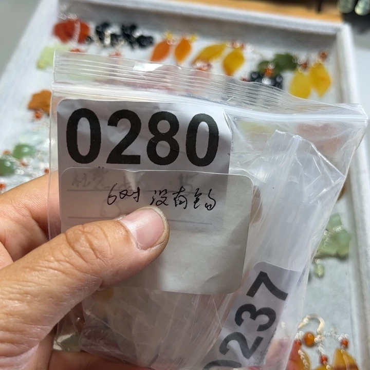 ****.蛇纹石玉合金耳饰