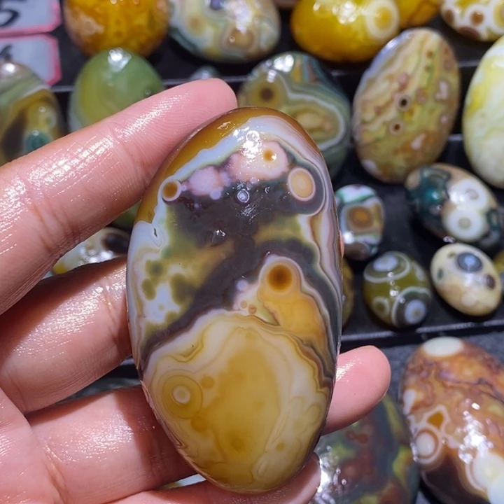 玛瑙/玉髓未镶嵌珠宝半成品64