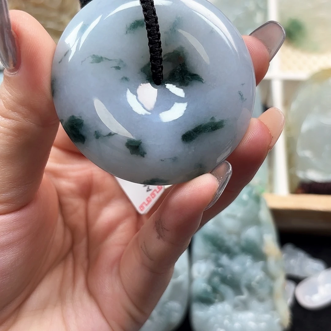 翡翠颈饰未镶嵌阿*平安扣