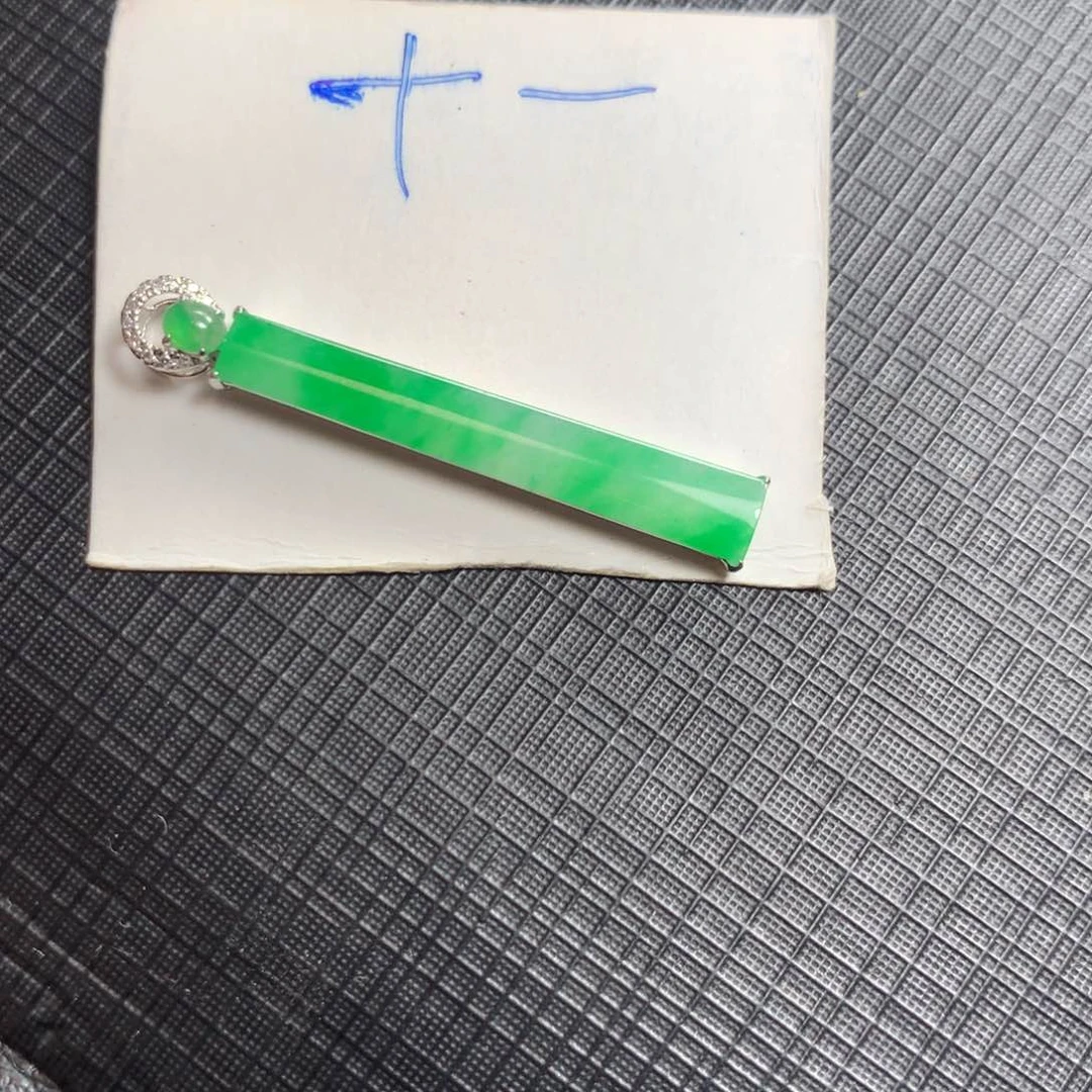 翡翠18K金镶嵌颈饰翡翠