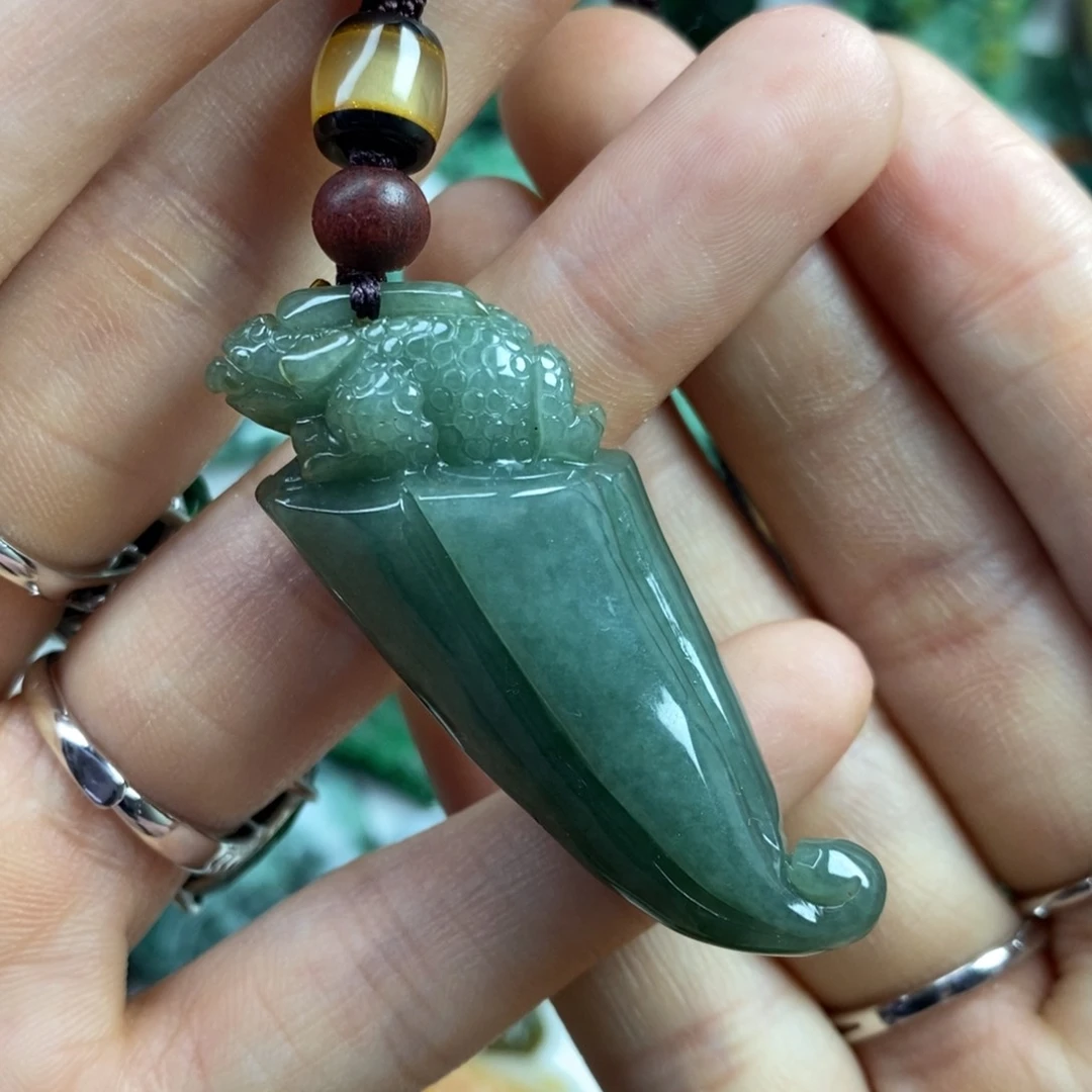 翡翠颈饰未镶嵌吊坠