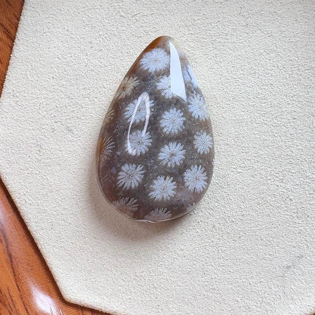 未镶嵌吊坠(不含链)硅化玉