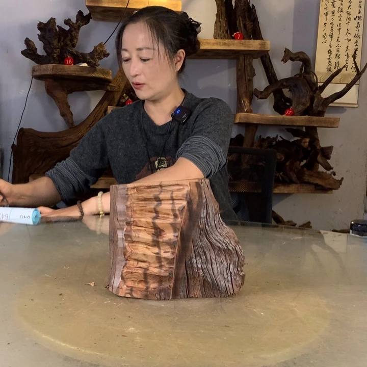 脑****天然的云南紫柚木