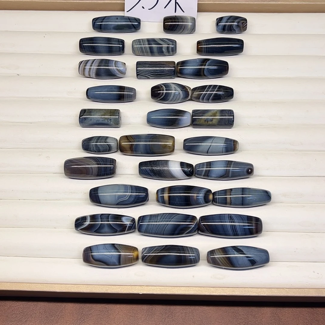 而***言玛瑙/玉髓未镶嵌颈饰