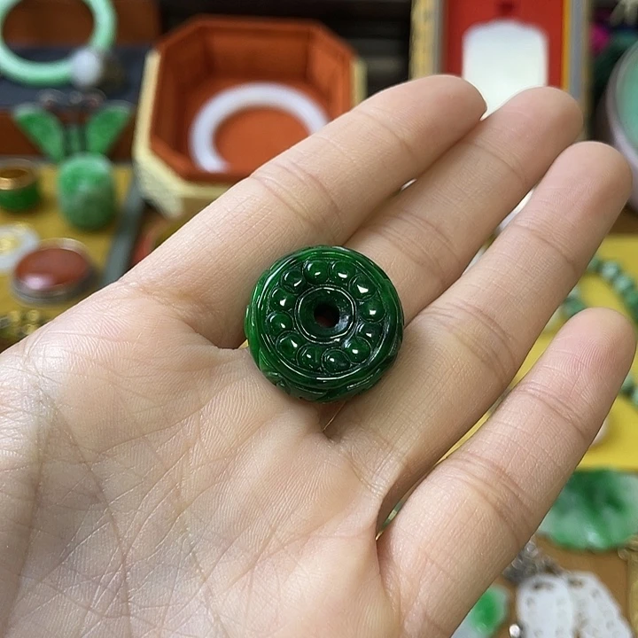 ****六翡翠散珠精美雕刻物件物件