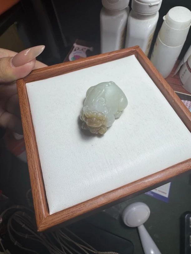和田玉糖白貔貅挂件