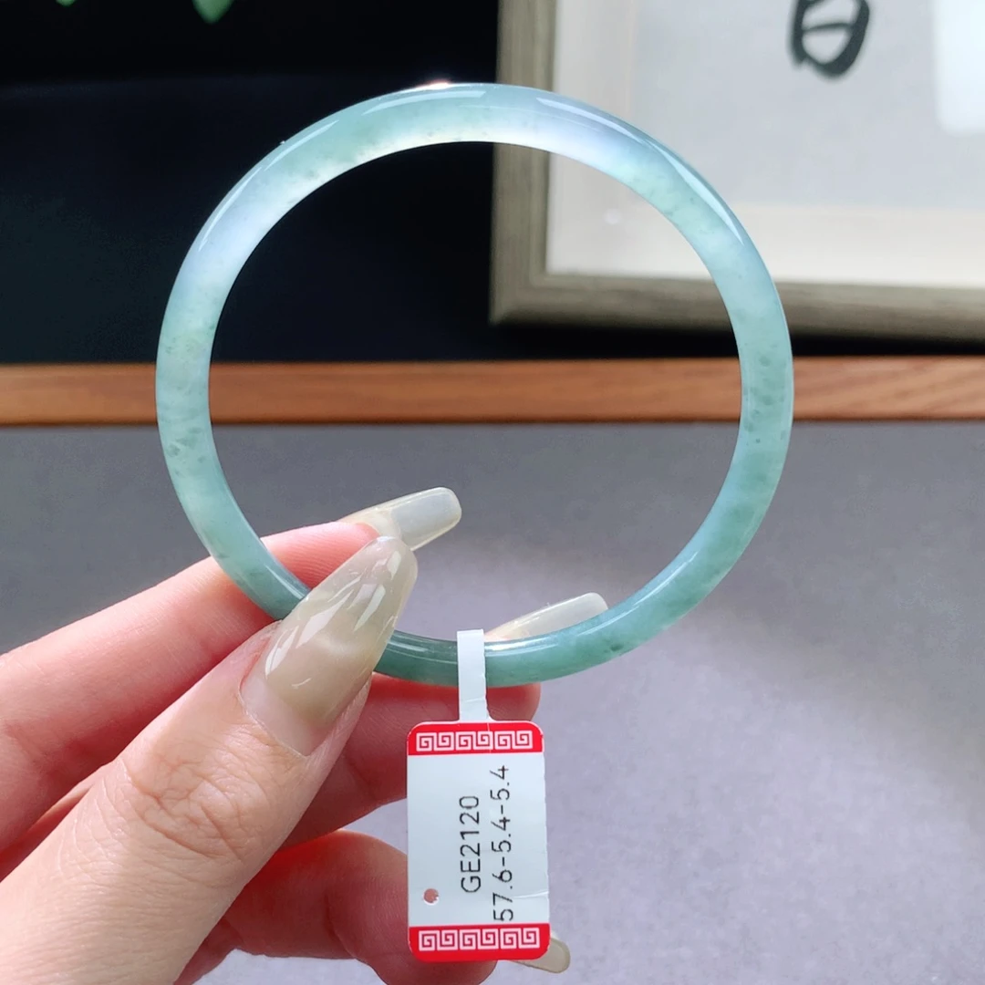 翡翠手镯未镶嵌天然翡翠手镯