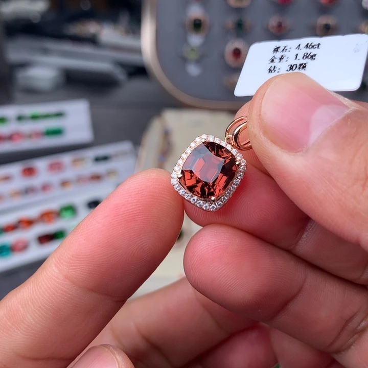 碧玺颈饰18K金镶嵌碧玺