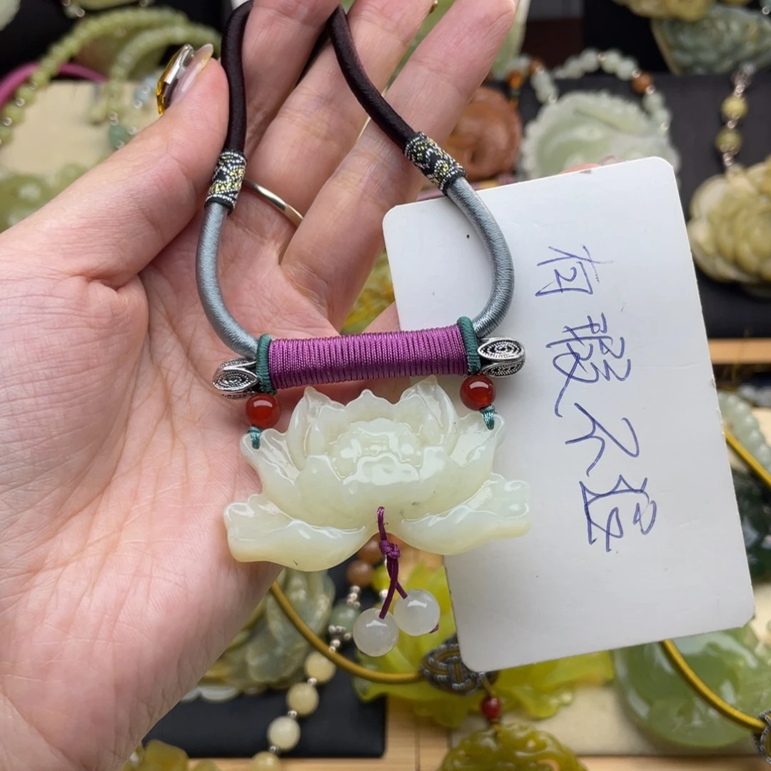 蛇纹石玉颈饰未镶嵌