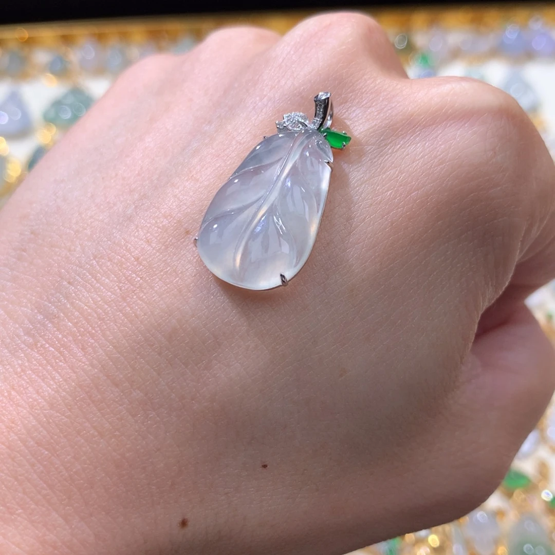 翡翠18K金镶嵌颈饰翡翠