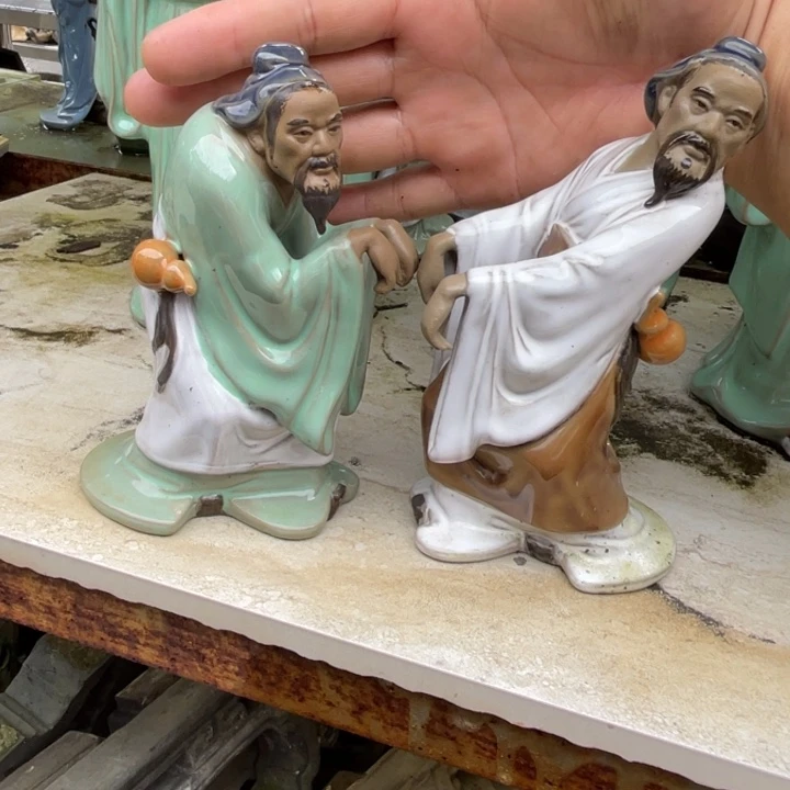 石湾公仔衬托盆景漂亮