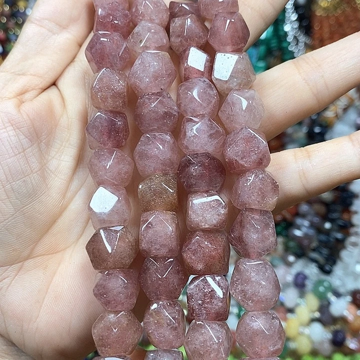 玛瑙/玉髓未镶嵌珠宝半成品放漏：天然草莓晶卡12mm