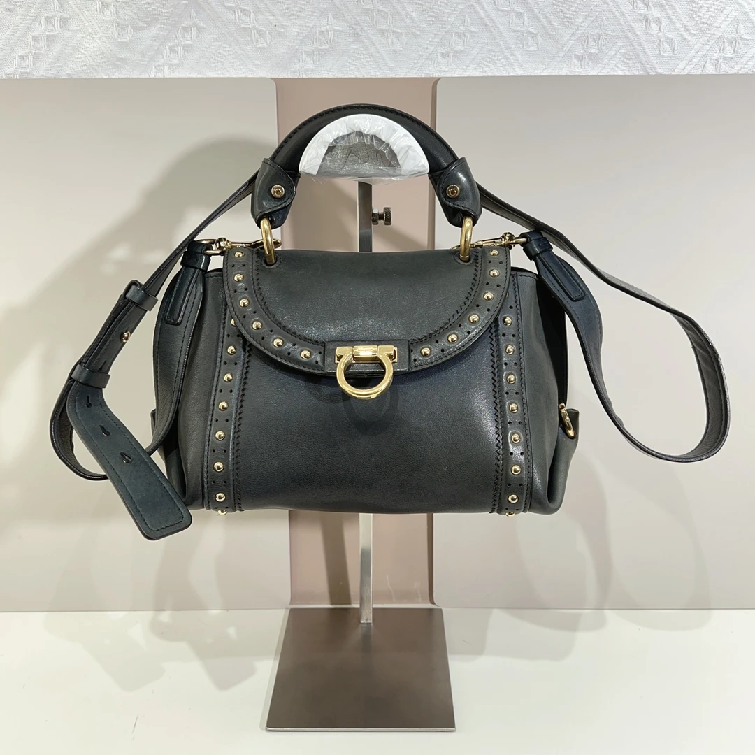 95新 FERRAGAMO/菲拉格慕 菲拉格慕手提邮差包a8131