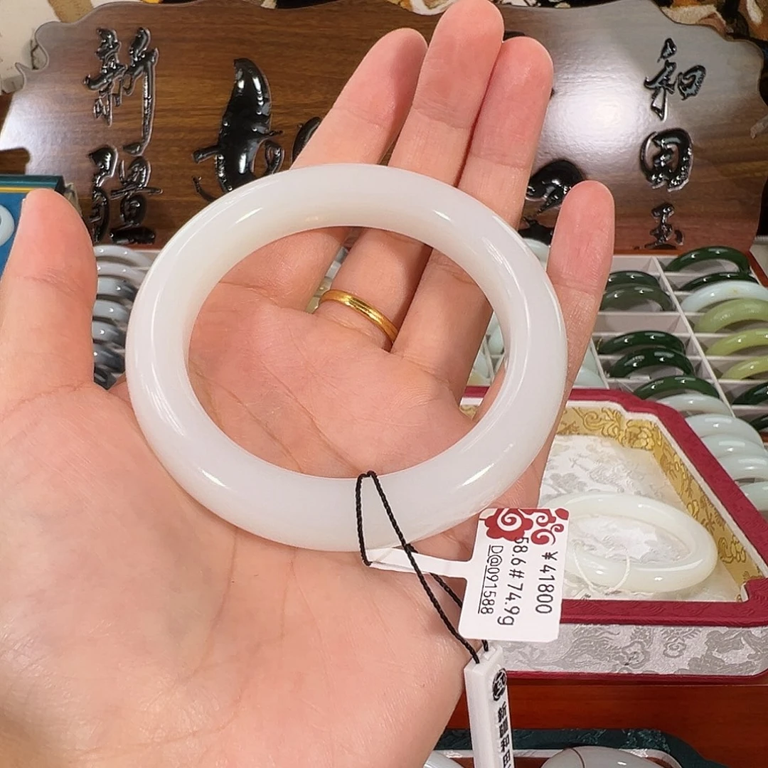 雨***妞未镶嵌手镯和田玉（白玉）