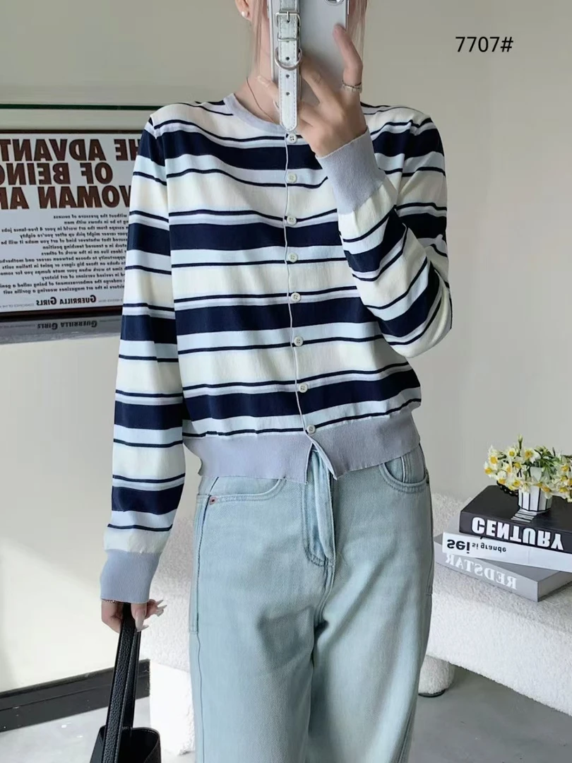 拼色显瘦女针织衫2025春季新款圆领条纹纽扣长袖开衫7707