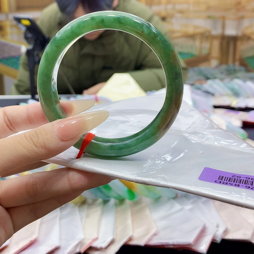 翡翠未镶嵌手镯bbjm