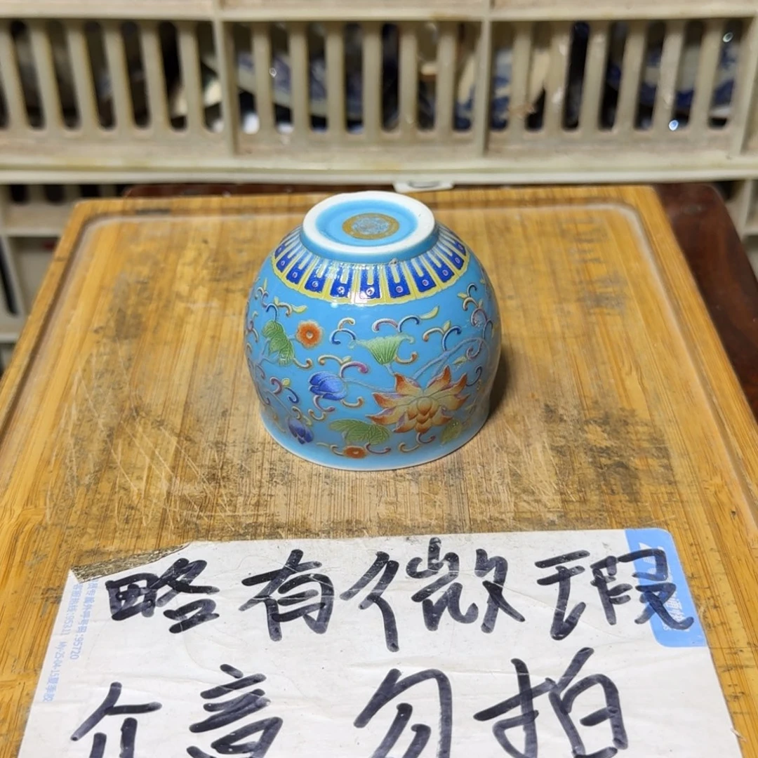 微瑕疵介意勿拍陶瓷器皿A881底部微瑕疵介意勿拍，水磨一下发货