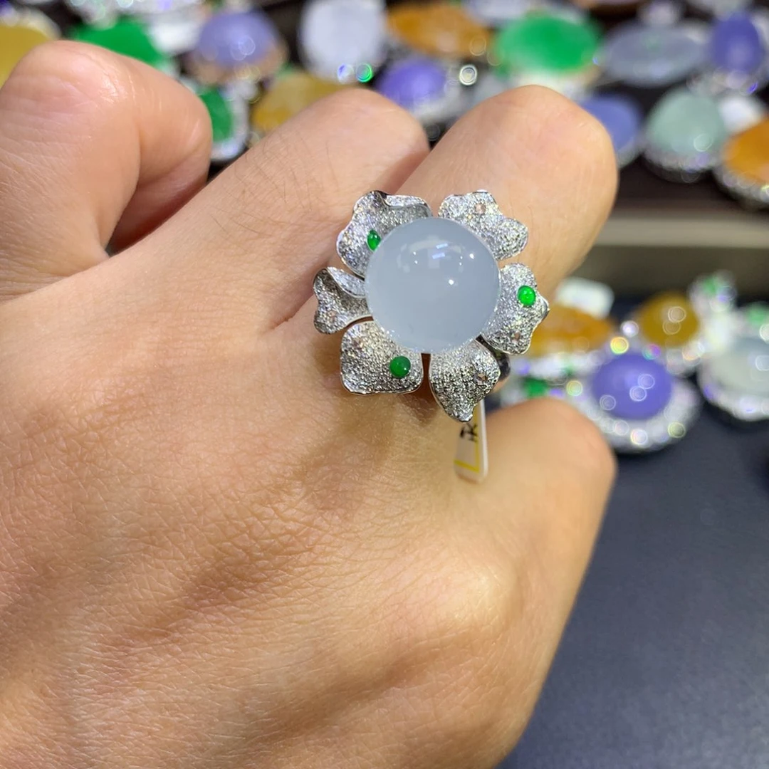 翡翠18K金镶嵌颈饰翡翠吊坠