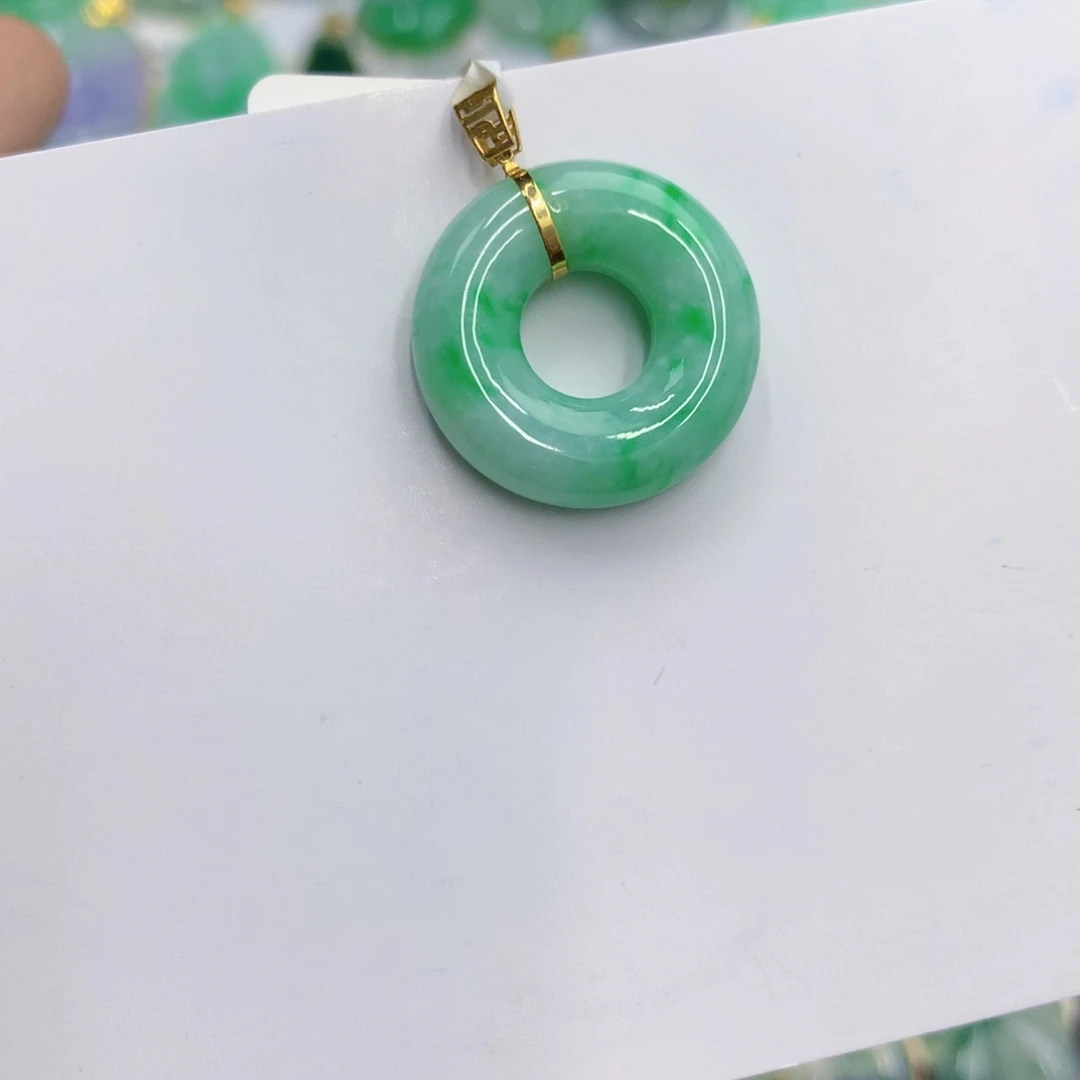 翡翠18K金镶嵌颈饰翡翠