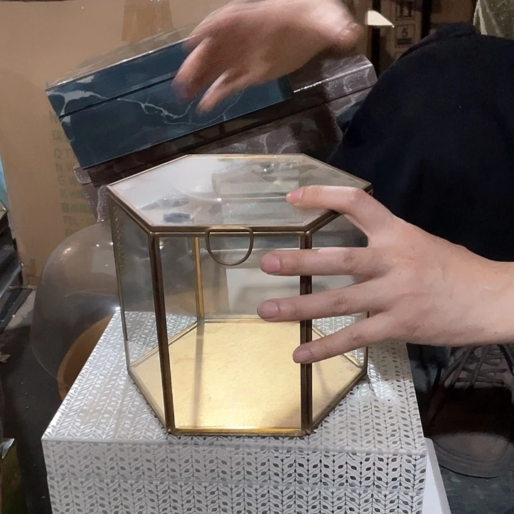 陶瓷花瓶，仿真绿植。