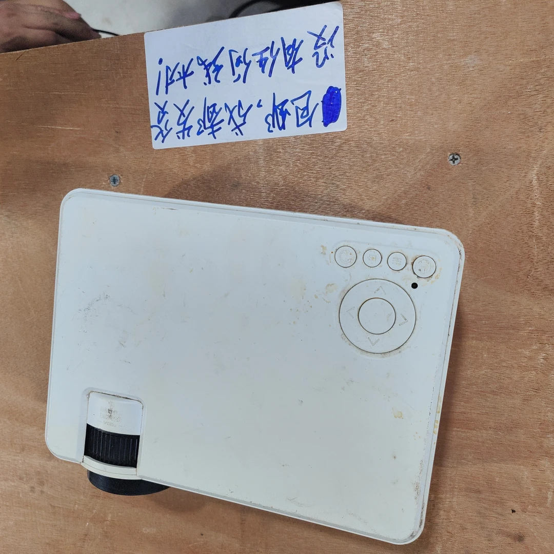 8新  二手投影31号，坏的，需维修，不带线材，不退不换