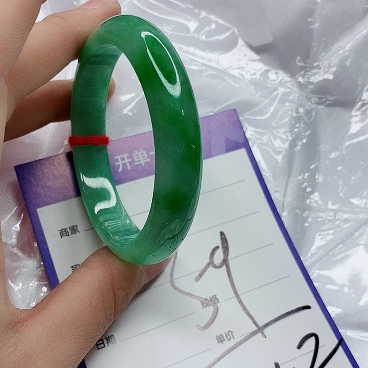 翡翠手镯（圆镯）未镶嵌翡翠