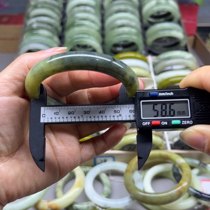 蛇纹石玉未镶嵌手镯75