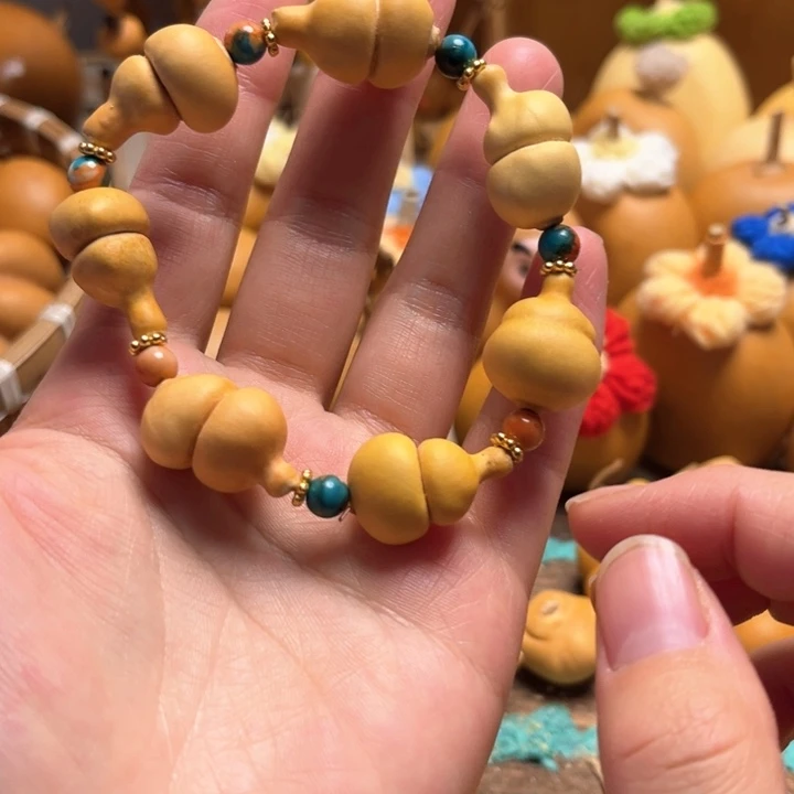 长嘴圆钱袋手串葫芦