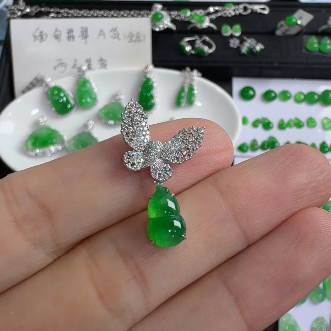 翡翠18K金镶嵌吊坠(不含链)葫芦