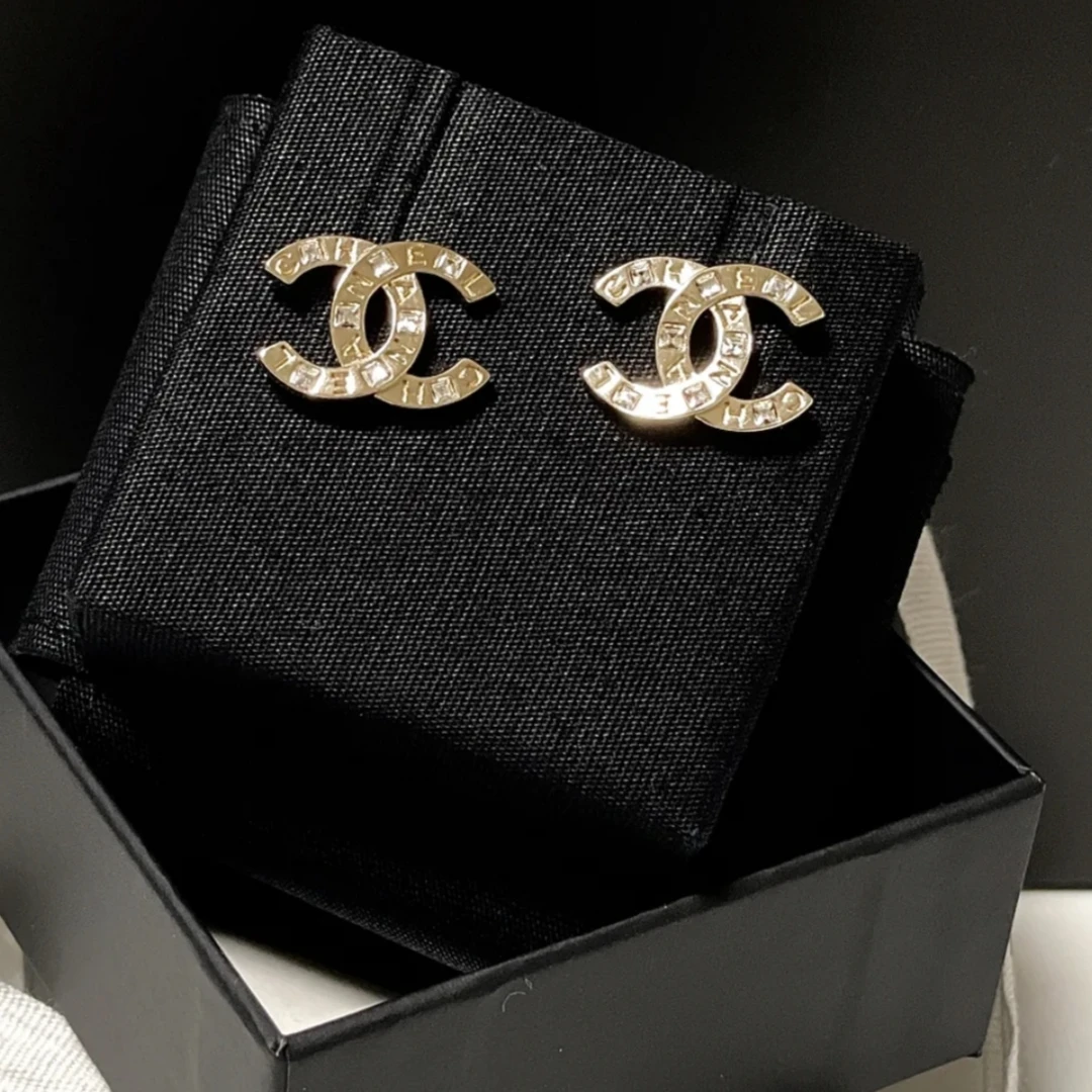 未使用 Chanel/香奈儿 香槟金方钻字母法式耳钉精致款