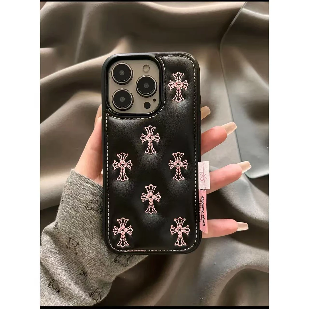 鼓包黑底十字架适用于苹果手机壳16pro可爱iphone14少女苹果15pro