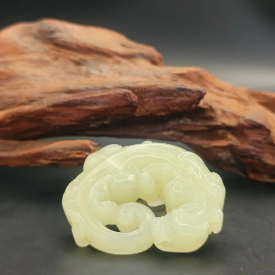 M和田玉赤龙吊坠3552