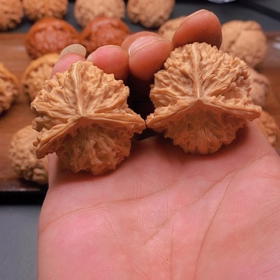 文玩核桃吊坠三棱全品40