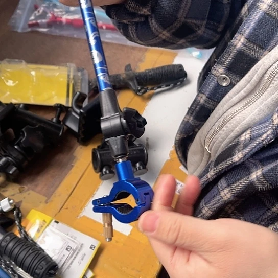 蓝色花纹加厚底座后挂一个不锈钢