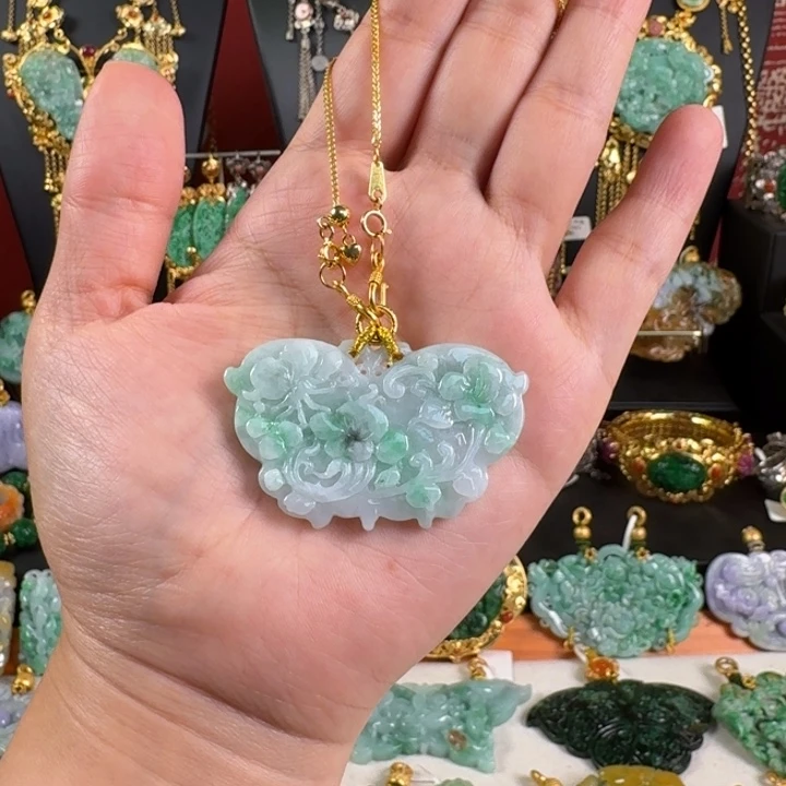 翡翠未镶嵌颈饰亏清