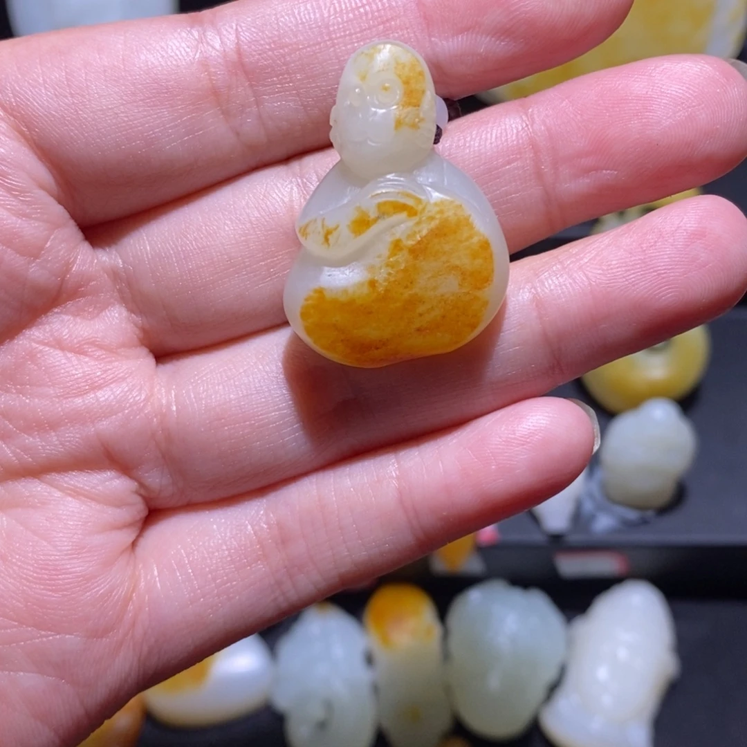无***石颈饰未镶嵌和田玉