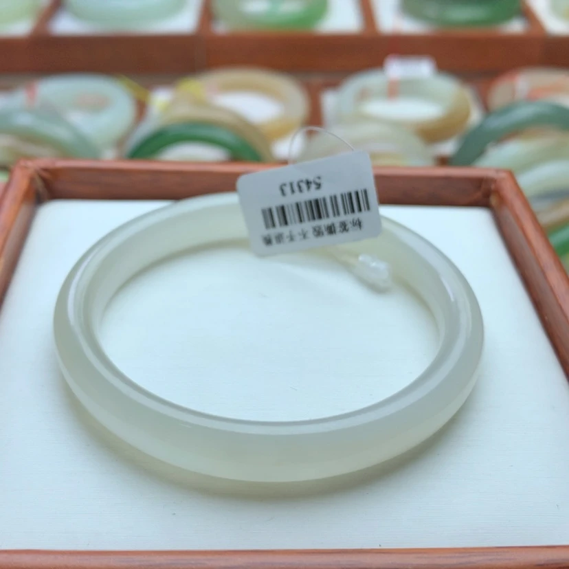 【闪购商品】和田玉手镯未镶嵌夙*?扣手53