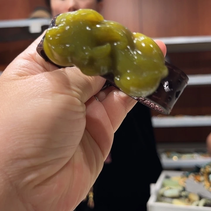 岫玉未镶嵌毛衣款