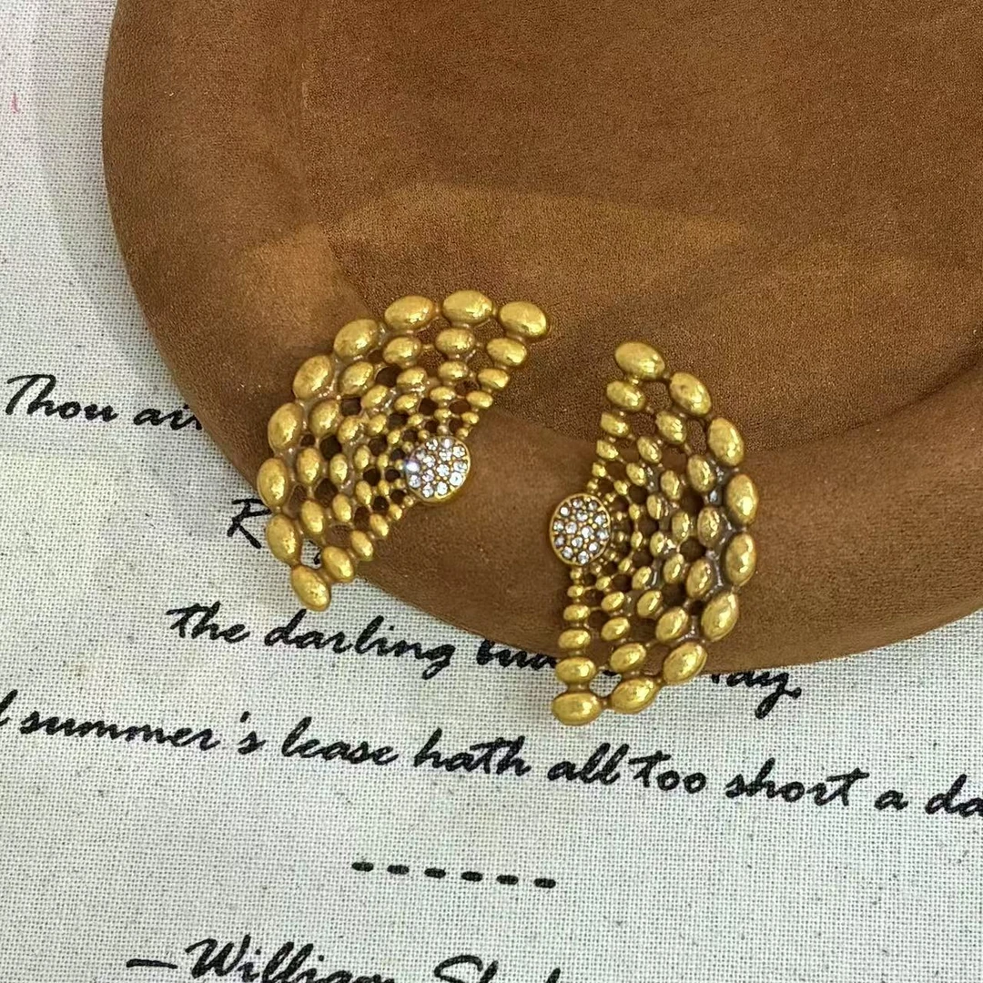 合金合成锆石耳饰 远远（YY580）宫廷百搭扇形复古法式小众金色