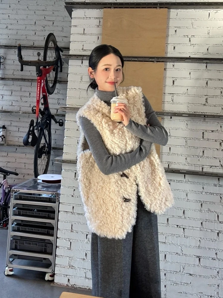 羊羔毛马甲女2025秋冬新款韩系高级感皮毛一体外套毛毛绒马夹背心