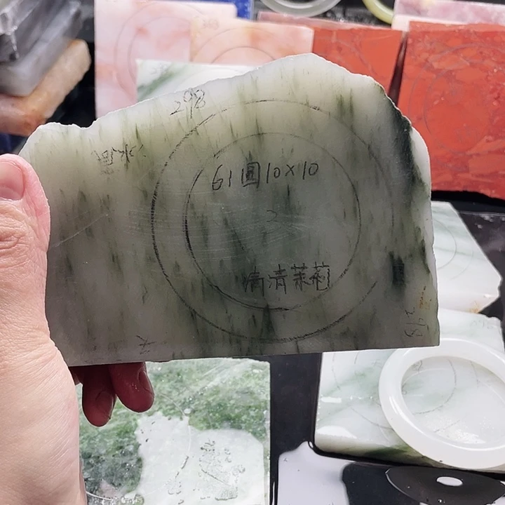 石英质玉未镶嵌手镯定制