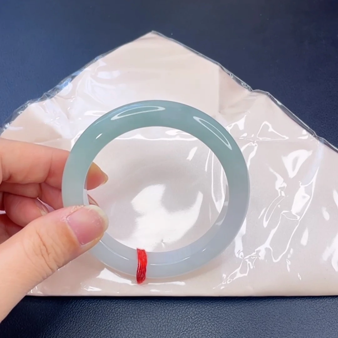 翡翠未镶嵌手镯半山水