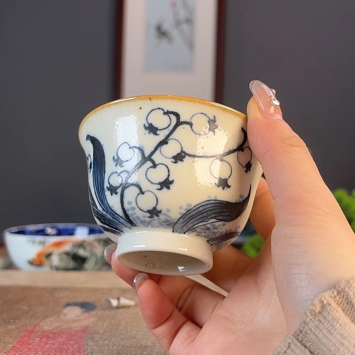 摆件景德镇陶瓷茶杯里