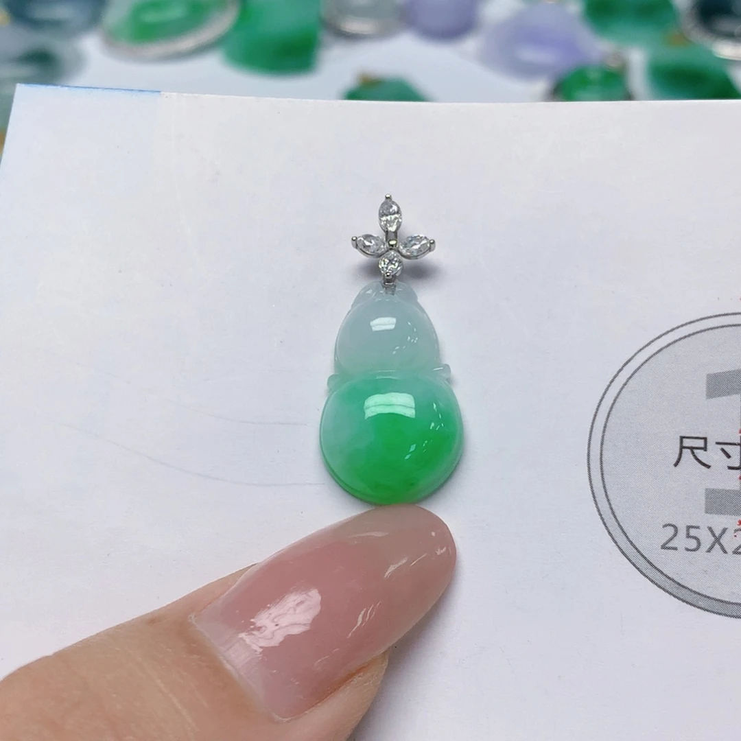 颈饰18K金镶嵌翡翠